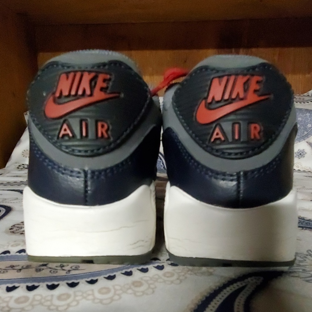 NIKE - Picture 4 of 8
